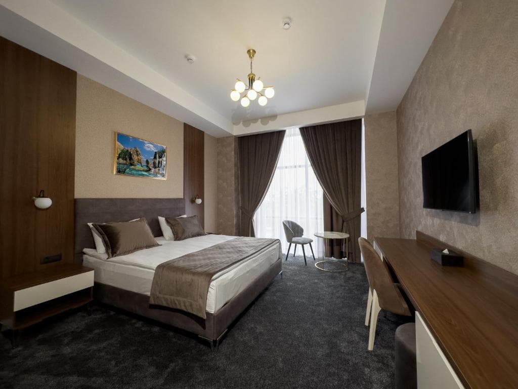 Leon Hotel Ganja image 2